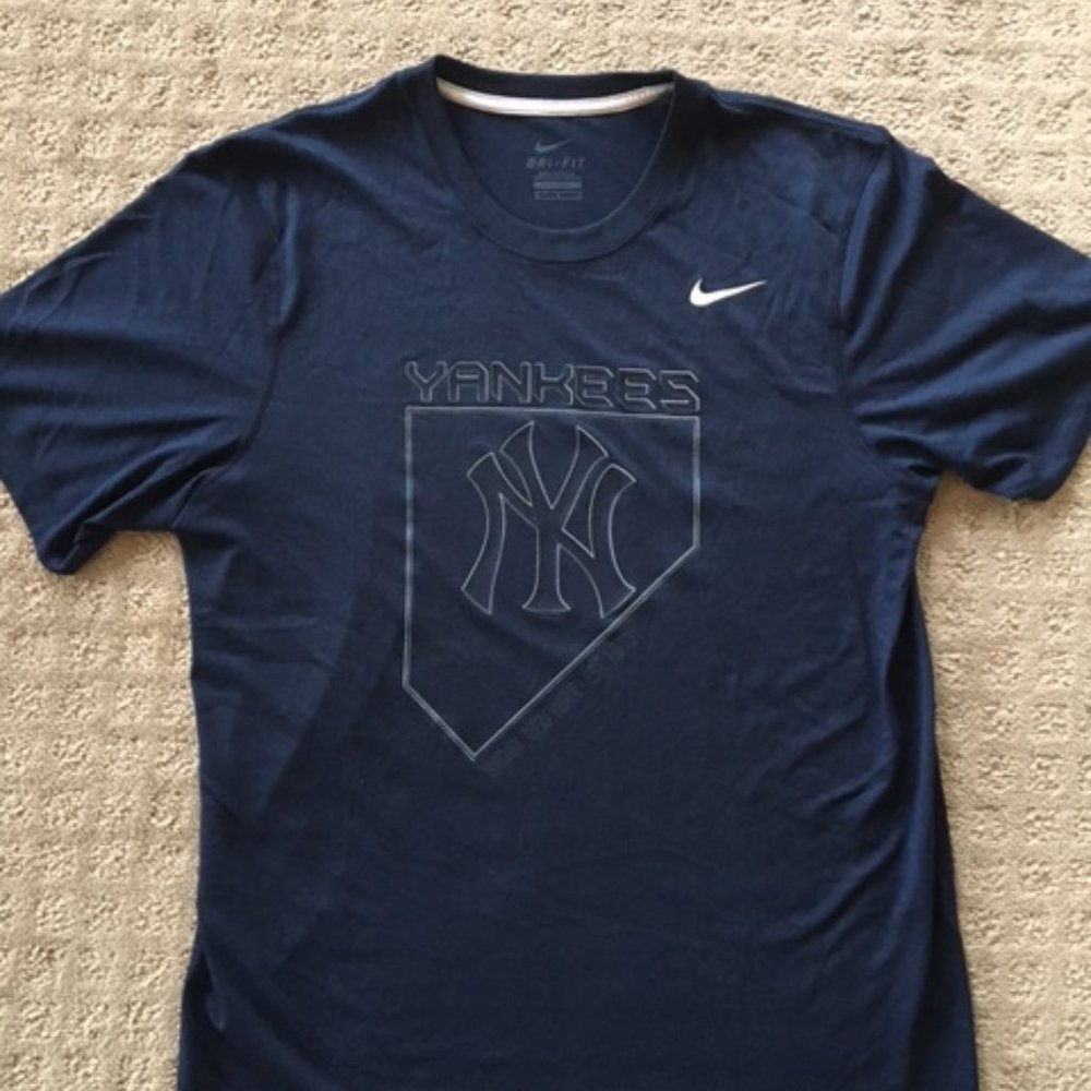 Womens Medium NY Yankees Dri-Fit T Shirt Excellent Condition